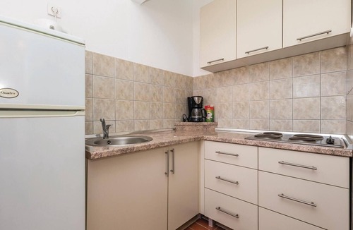Dinjiska Apartment | Nice apartment in Dinjiska with WiFi