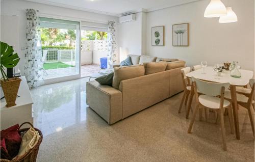 Coveta Fuma Apartment | Nice Apartment In El Campello With Swimming Pool