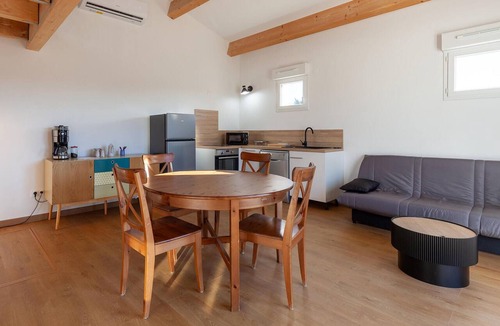 Eyragues Apartment | Nice apartment in Eyragues with WiFi