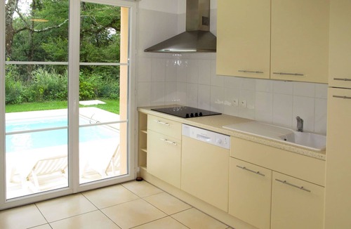 Pont-de-Larn House | Nice apartment in villa for 10 people with private pool, TV, terrace, pets allowed and parking