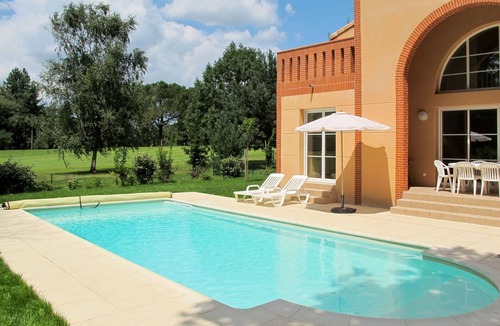 Pont-de-Larn House | Nice apartment in villa for 10 people with private pool, TV, terrace, pets allowed and parking