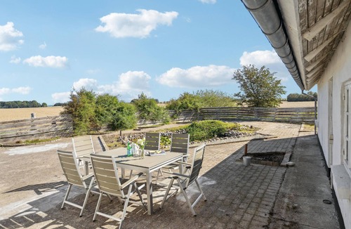 Gandrup Apartment | Nice apartment in Gandrup with kitchen