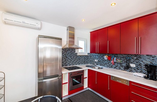 Gornji Karin Apartment | Nice apartment in Karin Gornji with WiFi