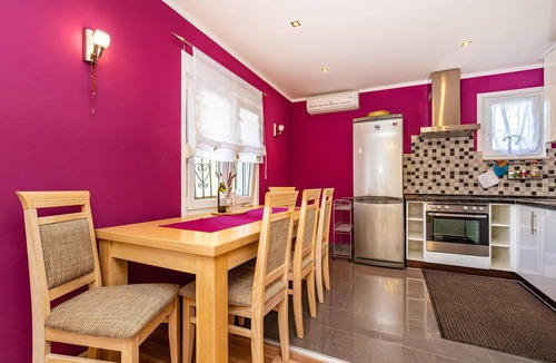 Gornji Karin Apartment | Nice apartment in Karin Gornji with swimming pool