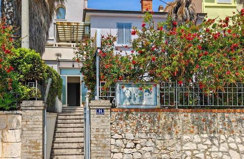 Kastel Luksic Apartment | Nice apartment in Kastel Luksic with WiFi