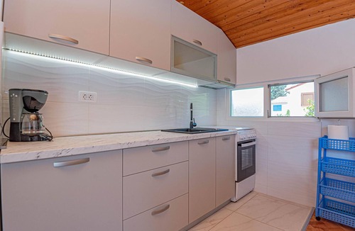 Jadrija Apartment | Nice apartment in Jadrija with house sea view