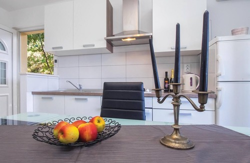 Jesenice Apartment | Nice apartment in Jesenice with WiFi