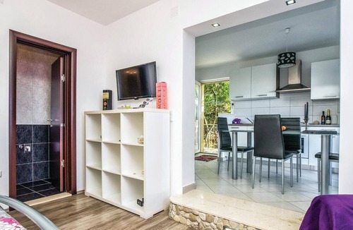 Jesenice Apartment | Nice apartment in Jesenice with WiFi
