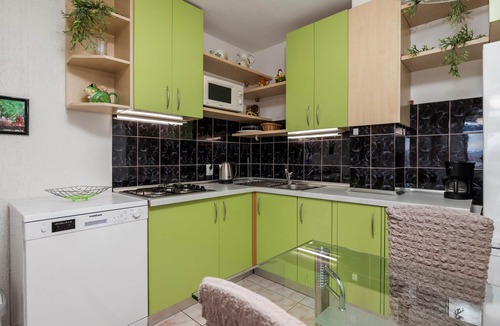 Cesarica Apartment | Nice apartment in Karlobag with WiFi