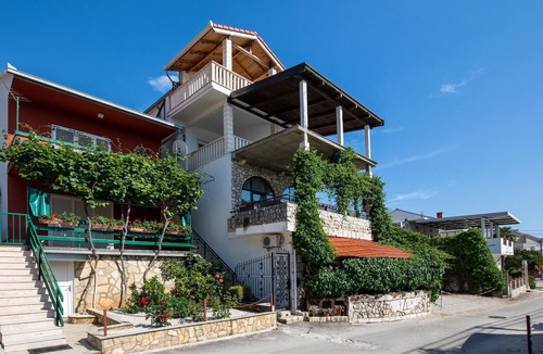 Komarna Apartment | Nice apartment in Komarna with WiFi