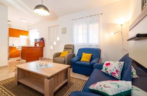 Krusevo Apartment | Nice apartment in Krusevo with house sea view