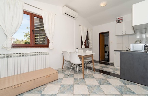 Obrovac Apartment | Nice apartment in Krusevo