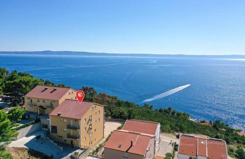 Bratus Apartment | Nice apartment in Krvavica with house sea view
