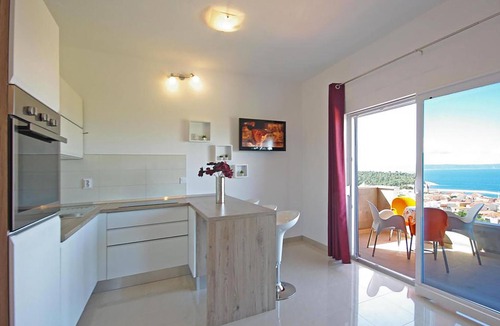 Moca Apartment | Nice apartment in Makarska with house sea view