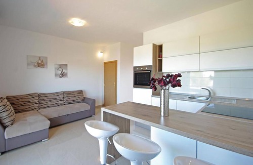 Moca Apartment | Nice apartment in Makarska with house sea view