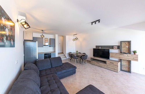 Marina Apartment | Nice apartment in Marina with WiFi