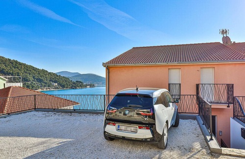 Marina Apartment | Nice apartment in Marina with WiFi
