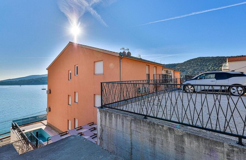 Marina Apartment | Nice apartment in Marina with WiFi