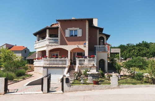 Maslenica Apartment | Nice apartment in Maslenica with WiFi