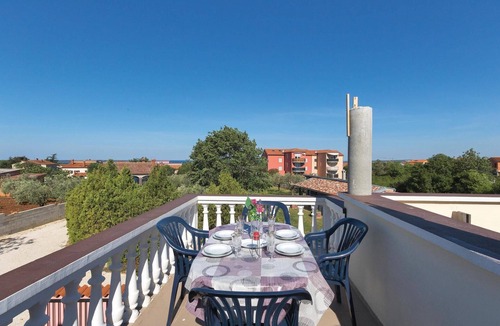 Peroj Apartment | Nice apartment in Peroj with WiFi