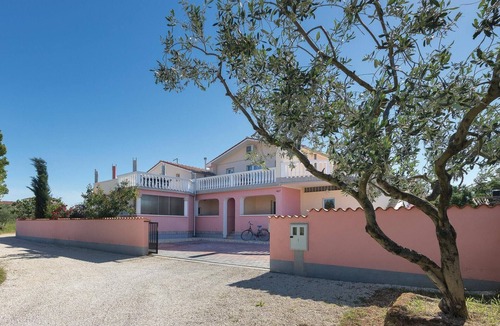 Peroj Apartment | Nice apartment in Peroj with WiFi
