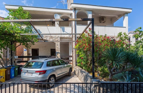 Krk Apartment | Nice apartment in Pinezici with WiFi