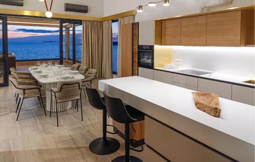 Povljana Apartment | Nice Apartment In Povljana With Wifi