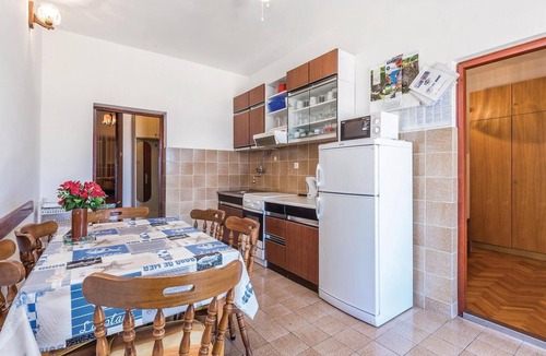 Ribarica Apartment | Nice apartment in Ribarica with house sea view