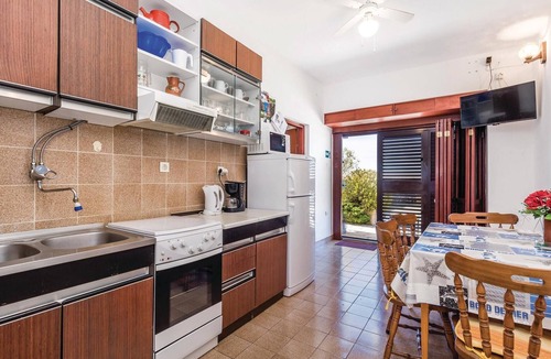 Ribarica Apartment | Nice apartment in Ribarica with house sea view