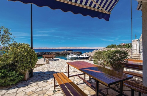 Ribarica Apartment | Nice apartment in Ribarica with house sea view