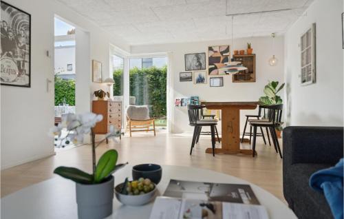 Vejlby Risskov Apartment | Nice Apartment In Risskov With Kitchen