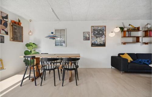 Vejlby Risskov Apartment | Nice Apartment In Risskov With Kitchen