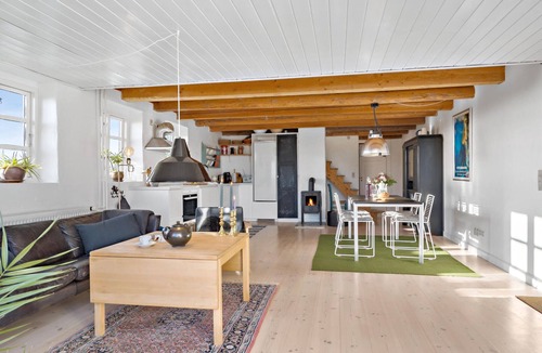Ronde Apartment | Nice apartment in Rønde with WiFi