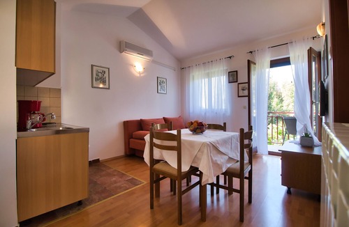Rovinj Apartment | Nice apartment in Rovinj-Borik for 2-4 people 200 m from the beach