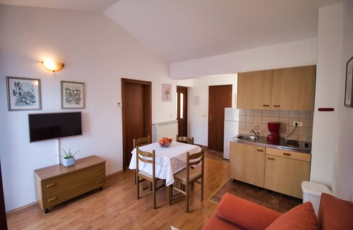 Rovinj Apartment | Nice apartment in Rovinj-Borik for 2-4 people 200 m from the beach