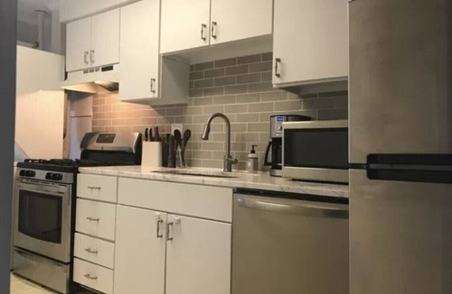 Country Club Plaza Area Apartment | Nice apartment in South Plaza neighborhood. Available.