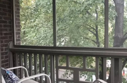 Country Club Plaza Area Apartment | Nice apartment in South Plaza neighborhood. Available.