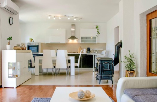 Smrika Apartment | Nice apartment in Smrika with WiFi