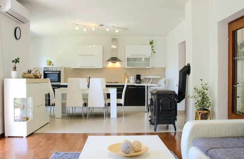 Smrika Apartment | Nice apartment in Smrika with WiFi