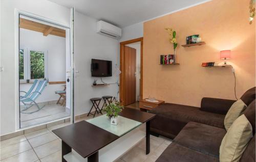 Smrika Apartment | Nice Apartment In Smrika With Kitchen
