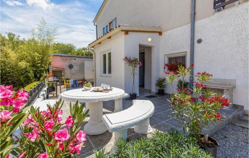 Smrika Apartment | Nice Apartment In Smrika With Kitchen