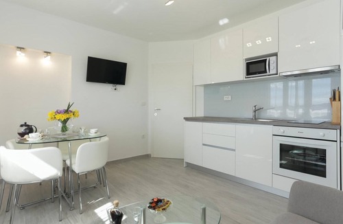 Kastela Apartment | Nice apartment in Solin with swimming pool