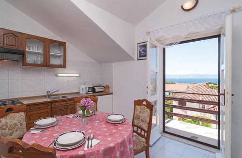 Supetar Apartment | Nice apartment in Supetar with house sea view