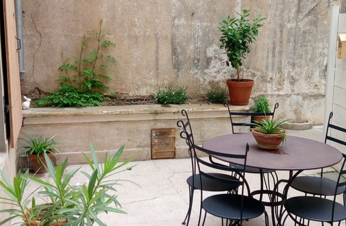 Bastide Saint-Louis Apartment | Nice apartment in the city center with private courtyard