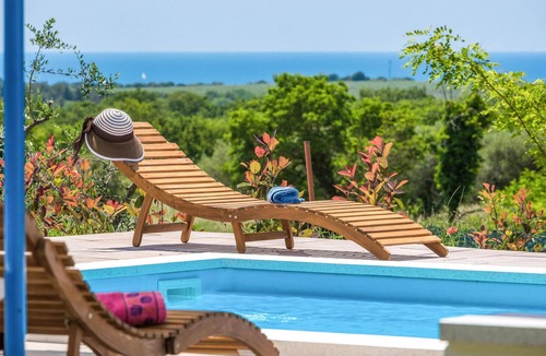 Tar Apartment | Nice apartment in Tar with swimming pool
