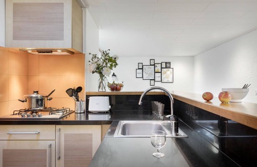 Les Barils House | Nice apartment in villa for 4 guests with pool, hot tub, WIFI, TV, terrace and parking