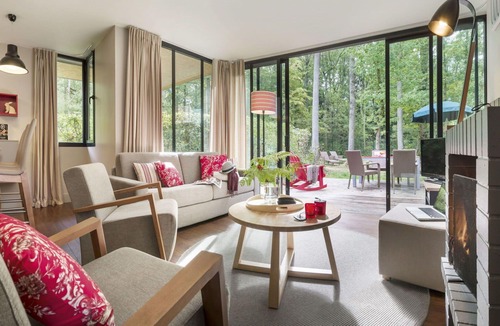 Les Barils House | Nice apartment in villa for 6 guests with WIFI, pool, hot tub, TV, terrace and parking