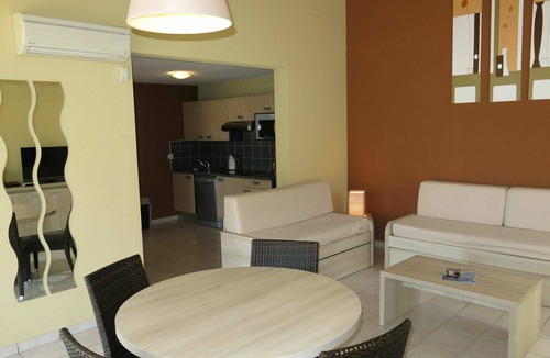 Torreilles House | Nice apartment in villa for 8 guests with pool, A/C, WIFI, TV, patio and pets allowed
