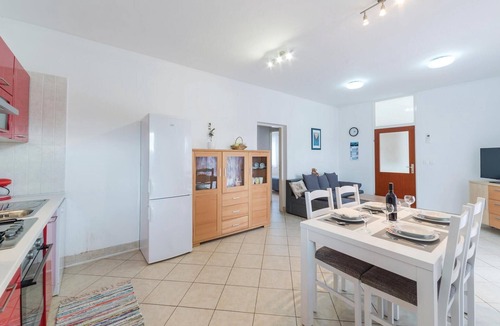 Verunic Apartment | Nice apartment in Veli Rat with swimming pool