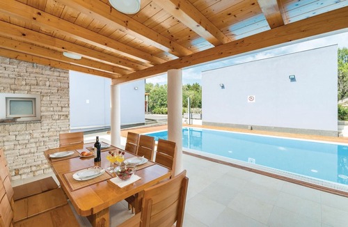 Verunic Apartment | Nice apartment in Veli Rat with swimming pool